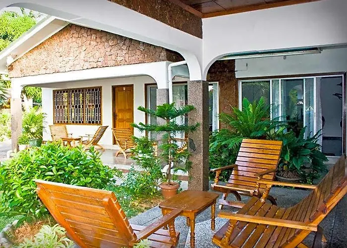 De Roses Hotell 3*