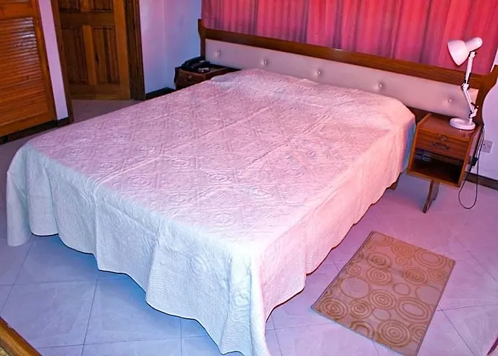 De Roses 3* Victoria